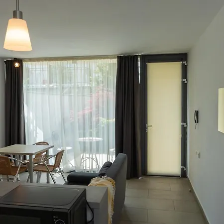 Aifen - Apartamente Pentru Toata Familia In Eforie Nord - Cu Gradina Proprie, La 2 Pasi De Plaja
